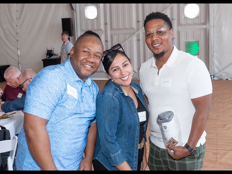 25A14 D1 Assurant Leaders Going Local 198