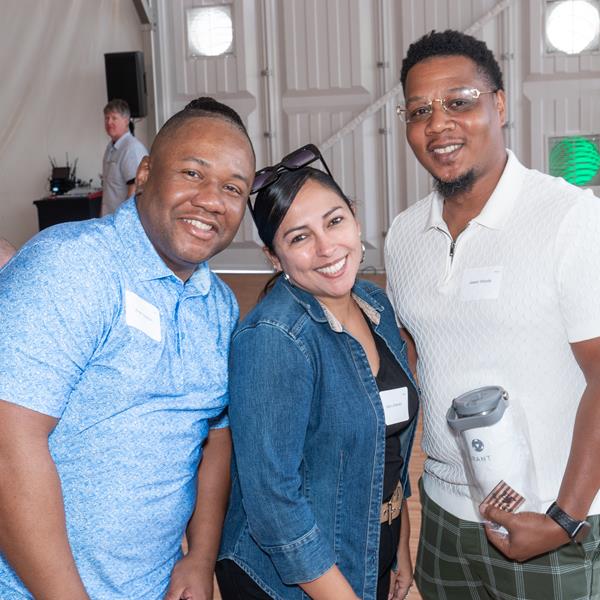 25A14 D1 Assurant Leaders Going Local 198